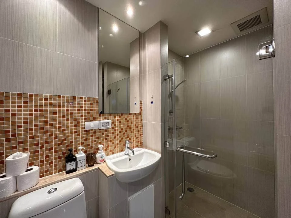 Condo for rent at The Alcove Sukhumvit 49. Ready to move in, fully furnished. Just bring your belongings! Don't wait!