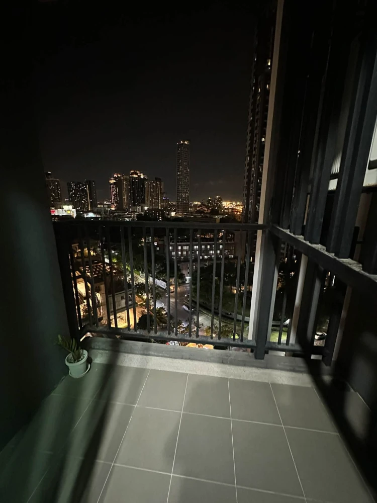 For rent condo The Base Park East ห้องมุมมีความเป็นส่วนตัว ชั้น 12 ได้วิวดี สิ่งอำนวยความสะดวกครบ จองเลย