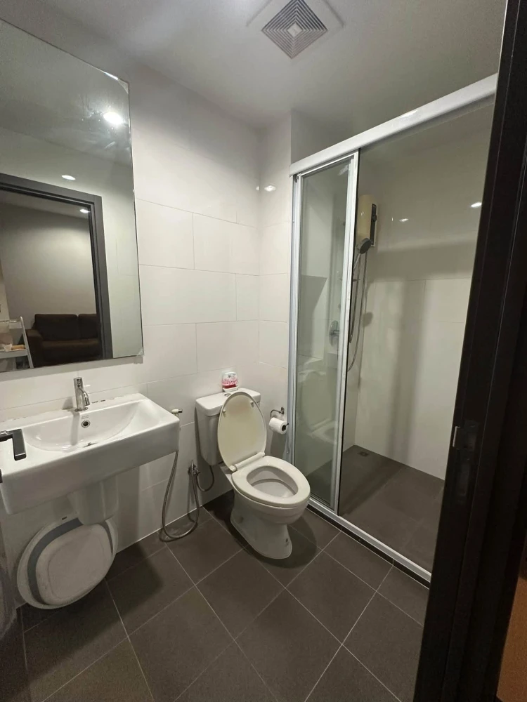 For rent condo The Base Park East ห้องมุมมีความเป็นส่วนตัว ชั้น 12 ได้วิวดี สิ่งอำนวยความสะดวกครบ จองเลย