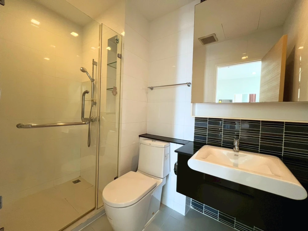 For rent condo The Coast Bangkok 2 bedrooms, 2 bathrooms, high floor, beautiful city view, complete here, book now, don't miss out.