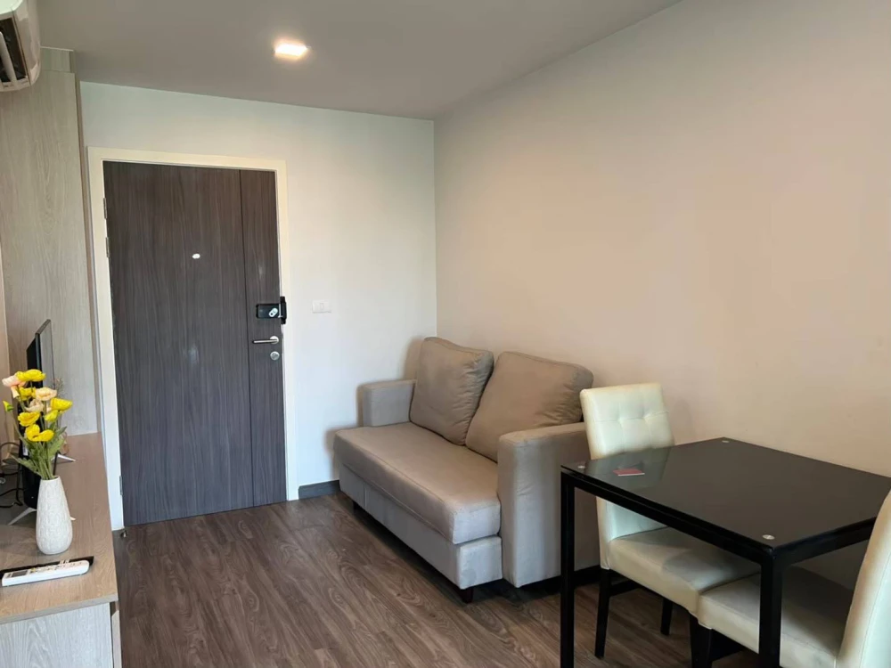 For rent condo The Collect Ratchada 32 ห้องน่าอยู่ เฟอร์ เครื่องใช้ไฟฟ้าครบ ลากกระเป๋าเข้าอยู่ได้เลย