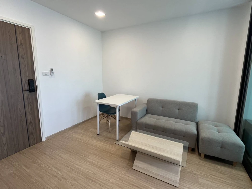 Condo for rent: The One Plus D Huamak 12. Each unit is partitioned into separate, well-defined zones. Great value! Book now, don't wait!