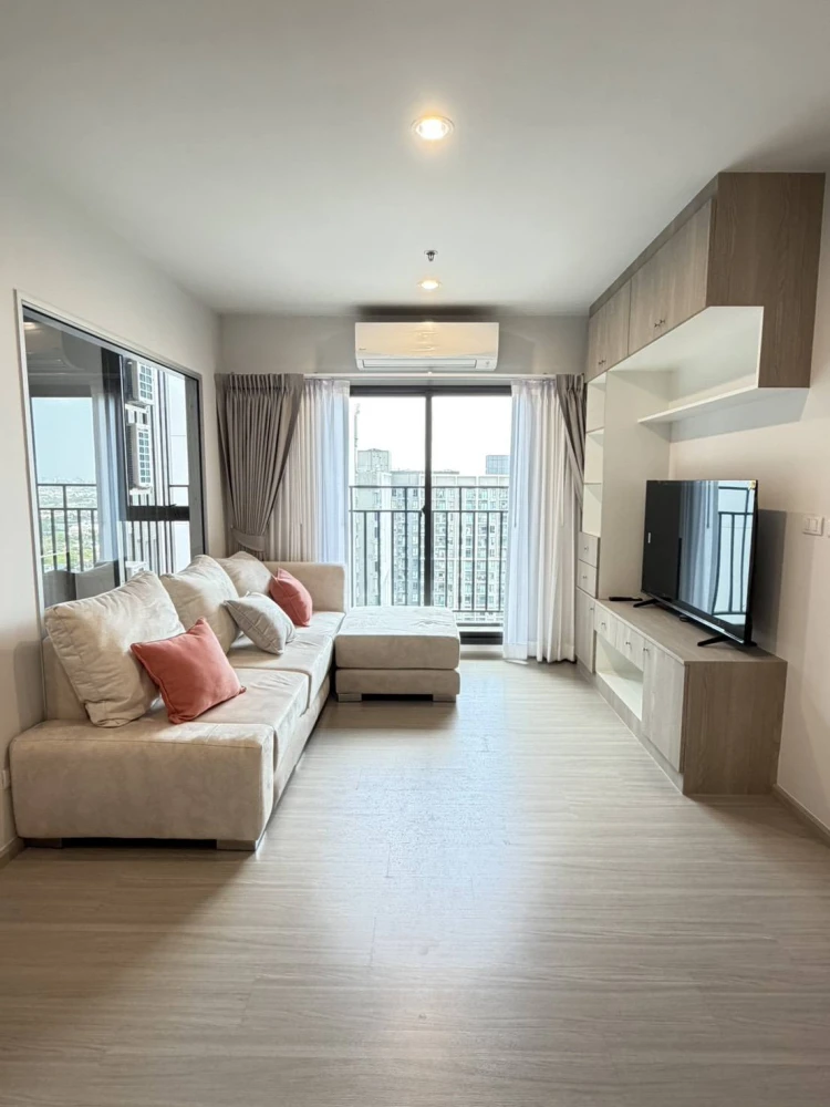 Condo for rent at The Parkland Phetkasem 56. Spacious rooms with ample usable space. Book yours today!