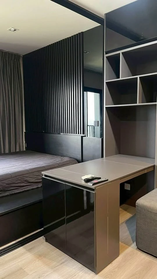 Condo for rent, The Politan Rive. Nicely decorated unit with high-quality built-in furniture. Pleasant atmosphere, corner unit, no shared walls. Book
