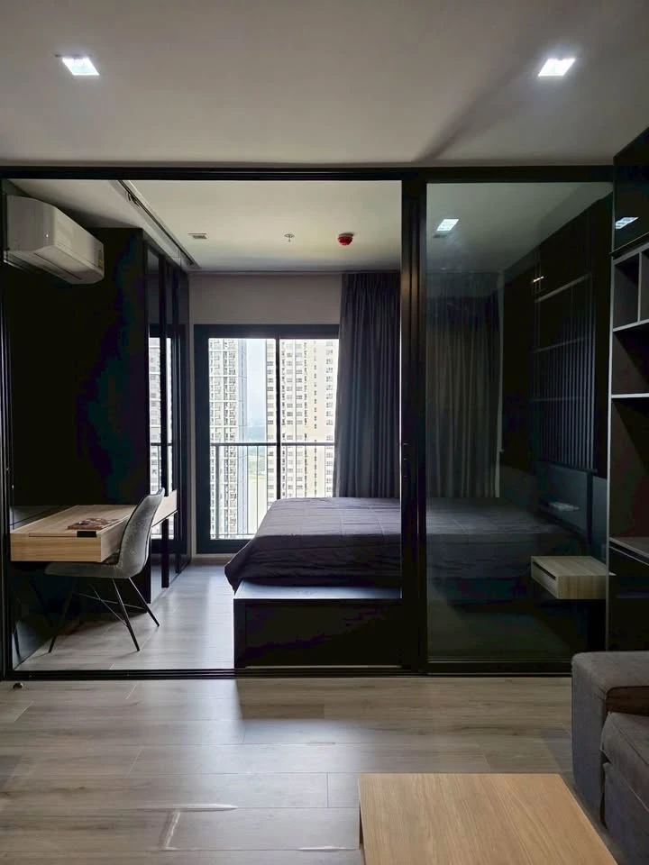 Condo for rent, The Politan Rive. Nicely decorated unit with high-quality built-in furniture. Pleasant atmosphere, corner unit, no shared walls. Book