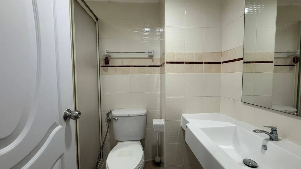For rent condo Lumpini Ville Sukhumvit 77, room ready to move in. Satisfying usable space Complete amenities, come book now.