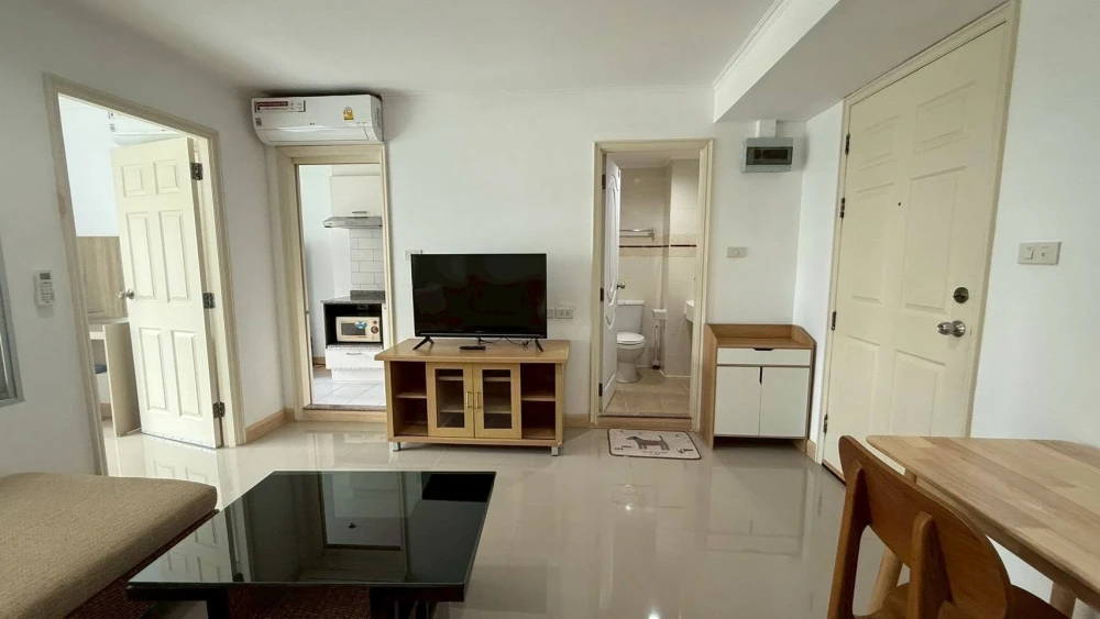 For rent condo Lumpini Ville Sukhumvit 77, room ready to move in. Satisfying usable space Complete amenities, come book now.
