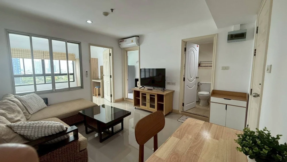 For rent condo Lumpini Ville Sukhumvit 77, room ready to move in. Satisfying usable space Complete amenities, come book now.