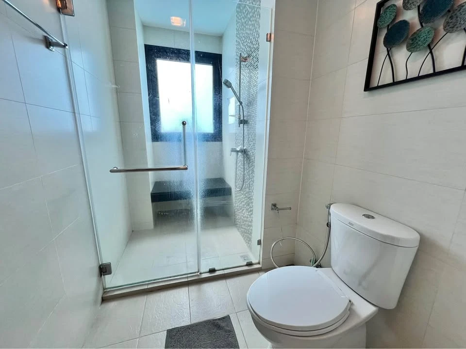 For rent Condolette Midst, fully furnished room, not blocking view, high floor, interested, hurry up to move and reserve before you miss it.