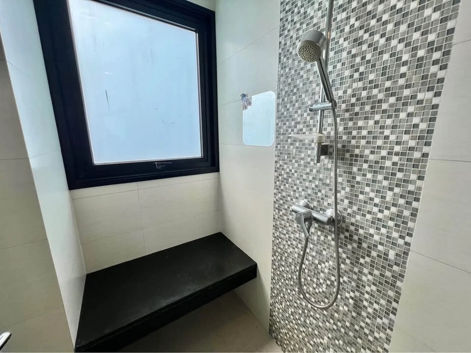 For rent Condolette Midst, fully furnished room, not blocking view, high floor, interested, hurry up to move and reserve before you miss it.