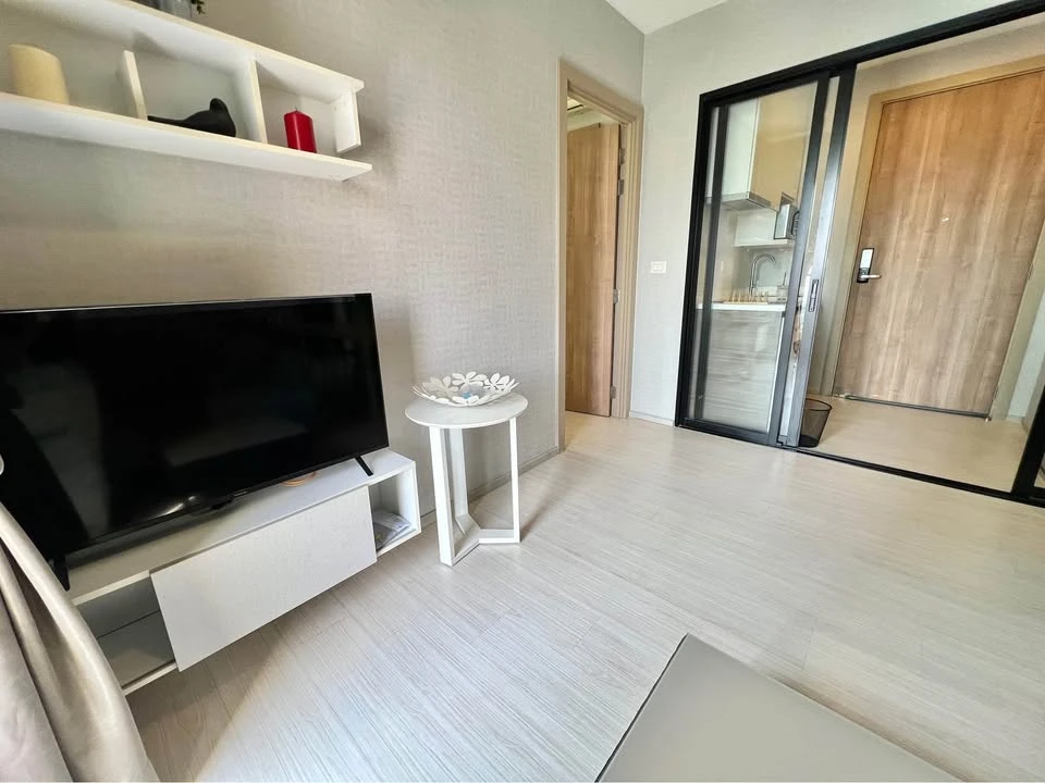 For rent Condolette Midst, fully furnished room, not blocking view, high floor, interested, hurry up to move and reserve before you miss it.