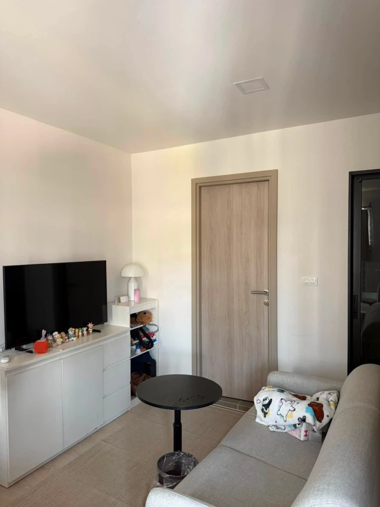 Condo for rent, Air Ladkrabang. The room is partitioned into separate, clearly defined zones. Great value! Book now! Don't miss this opportunity!