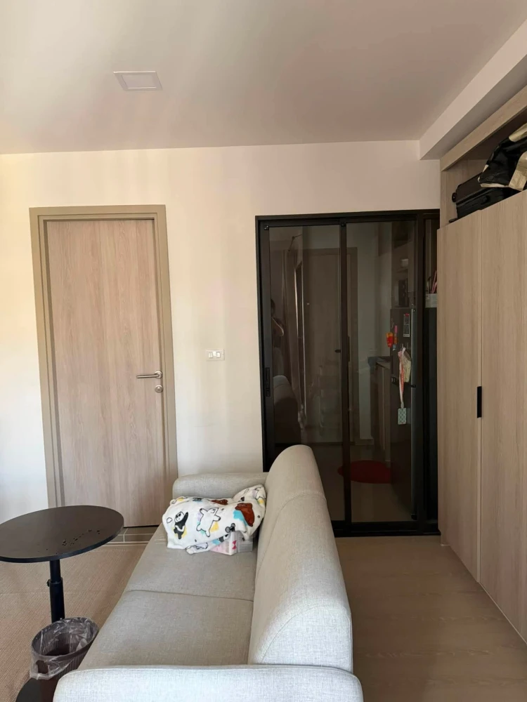 Condo for rent, Air Ladkrabang. The room is partitioned into separate, clearly defined zones. Great value! Book now! Don't miss this opportunity!