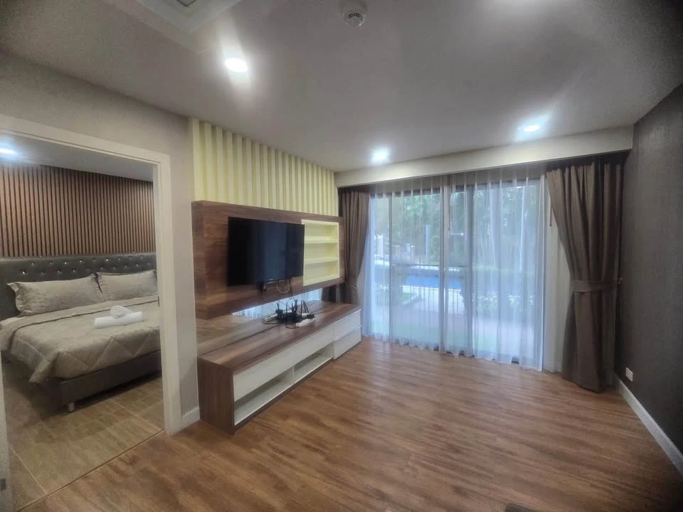 For rent Dusit Grand Park, large room, comfortable living, plenty of usable space, convenient and complete here. Come and reserve now.