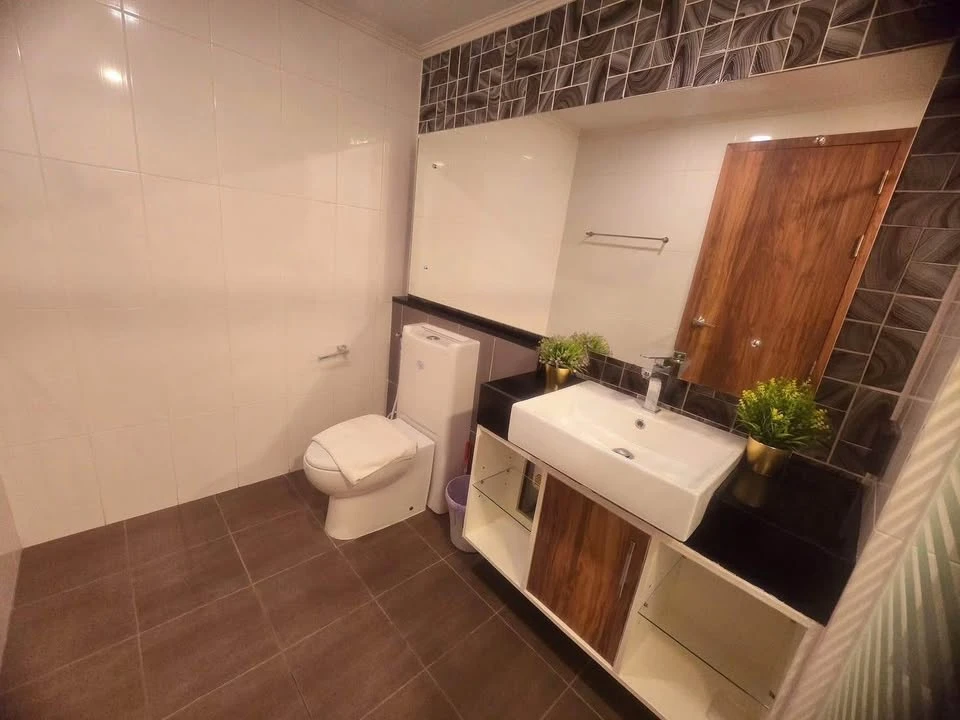 For rent Dusit Grand Park, large room, comfortable living, plenty of usable space, convenient and complete here. Come and reserve now.