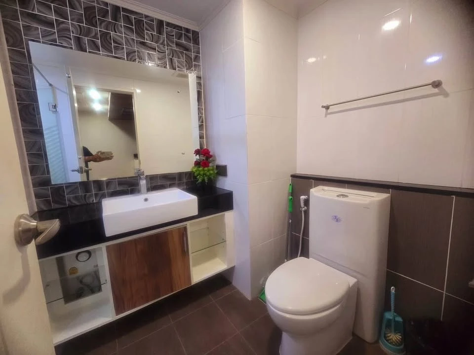 For rent Dusit Grand Park, large room, comfortable living, plenty of usable space, convenient and complete here. Come and reserve now.