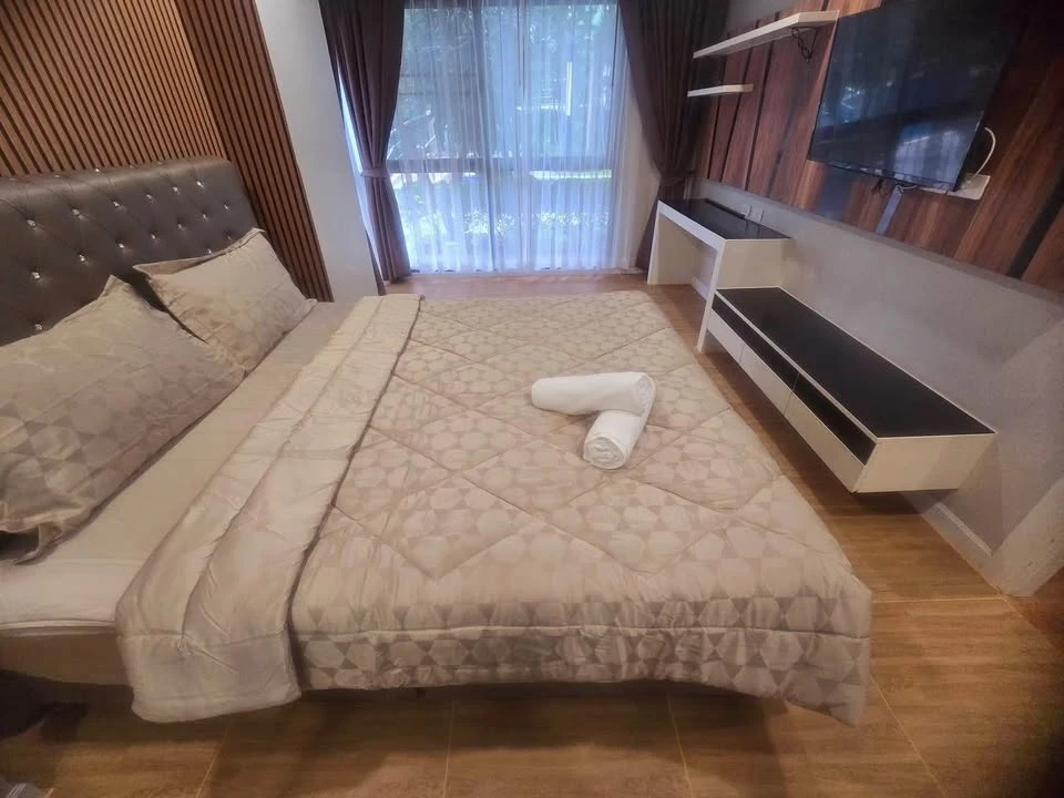 For rent Dusit Grand Park, large room, comfortable living, plenty of usable space, convenient and complete here. Come and reserve now.