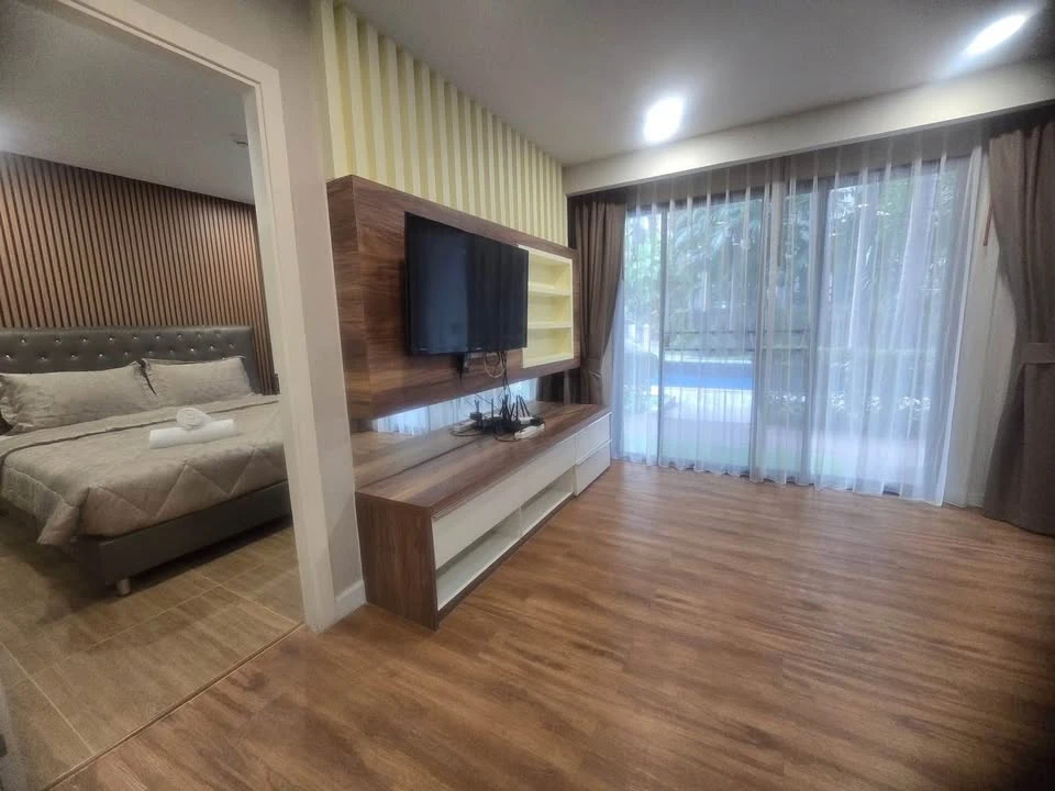 For rent Dusit Grand Park, large room, comfortable living, plenty of usable space, convenient and complete here. Come and reserve now.