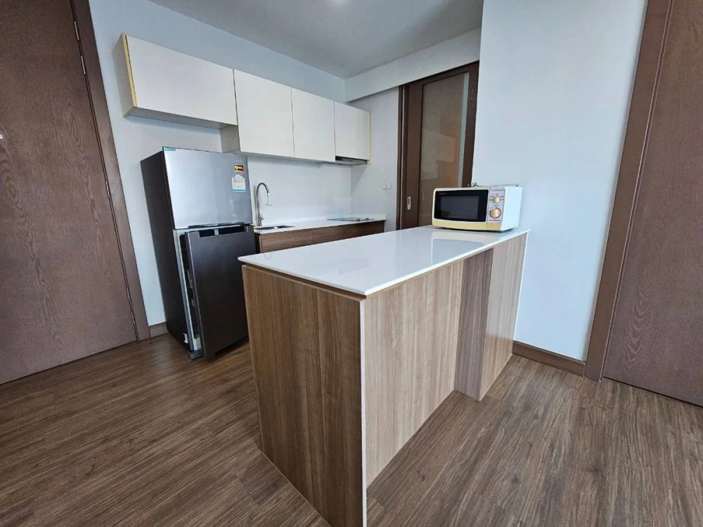 For rent Green Lake Condo Sriracha, spacious room, comes with usable space, good price, hurry and book now.