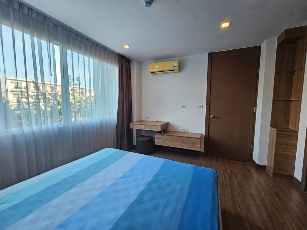 For rent Green Lake Condo Sriracha, spacious room, comes with usable space, good price, hurry and book now.