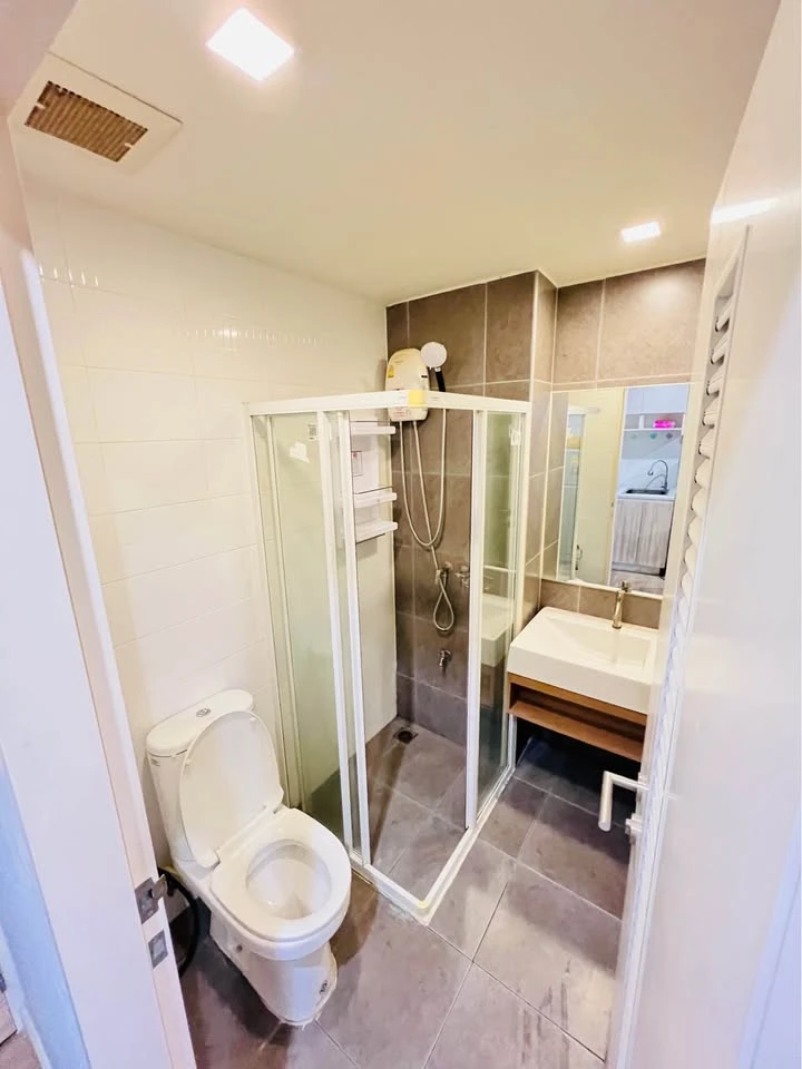 For rent H2 Ramintra 21, separate rooms, perfectly divided into zones, wallpapered throughout the room, book now.