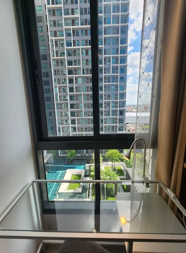 For rent Ideo Mobi Charan Interchange, a beautifully decorated room on the 11th floor with a view of the pool, comes with a great price, hurry and boo