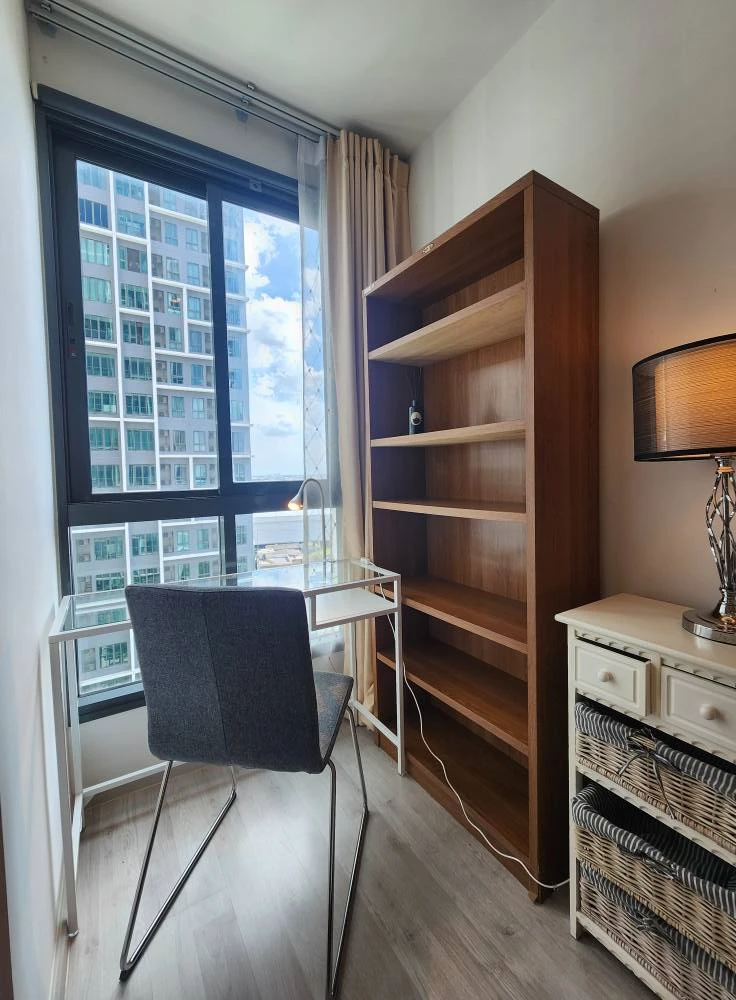 For rent Ideo Mobi Charan Interchange, a beautifully decorated room on the 11th floor with a view of the pool, comes with a great price, hurry and boo