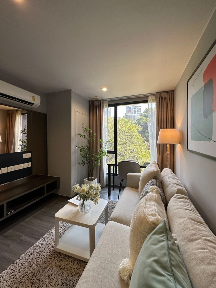 For rent: Ideo Mobi Sukhumvit 40, 4th floor, room with natural garden view. Quiet and peaceful, perfect for relaxation. Book now!