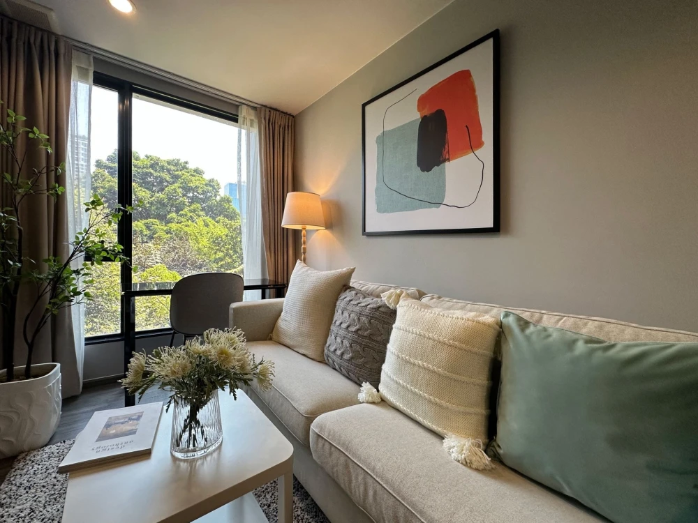 For rent: Ideo Mobi Sukhumvit 40, 4th floor, room with natural garden view. Quiet and peaceful, perfect for relaxation. Book now!