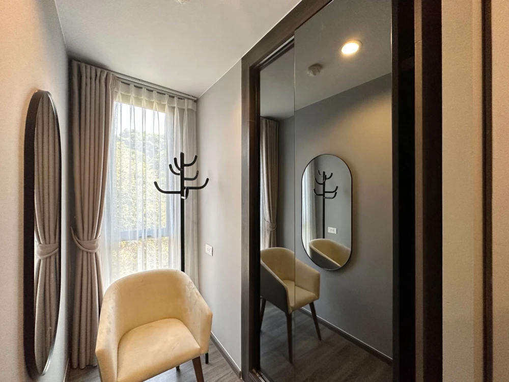 For rent: Ideo Mobi Sukhumvit 40, 4th floor, room with natural garden view. Quiet and peaceful, perfect for relaxation. Book now!