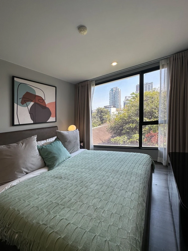 For rent: Ideo Mobi Sukhumvit 40, 4th floor, room with natural garden view. Quiet and peaceful, perfect for relaxation. Book now!
