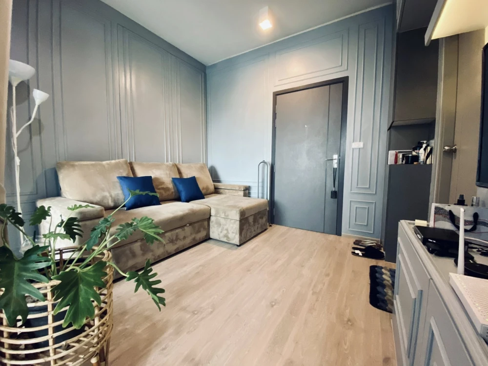For rent: IDEO NEW RAMA9. Nicely furnished unit with high-quality built-in features. Amazing price! Book now! Don't miss out!