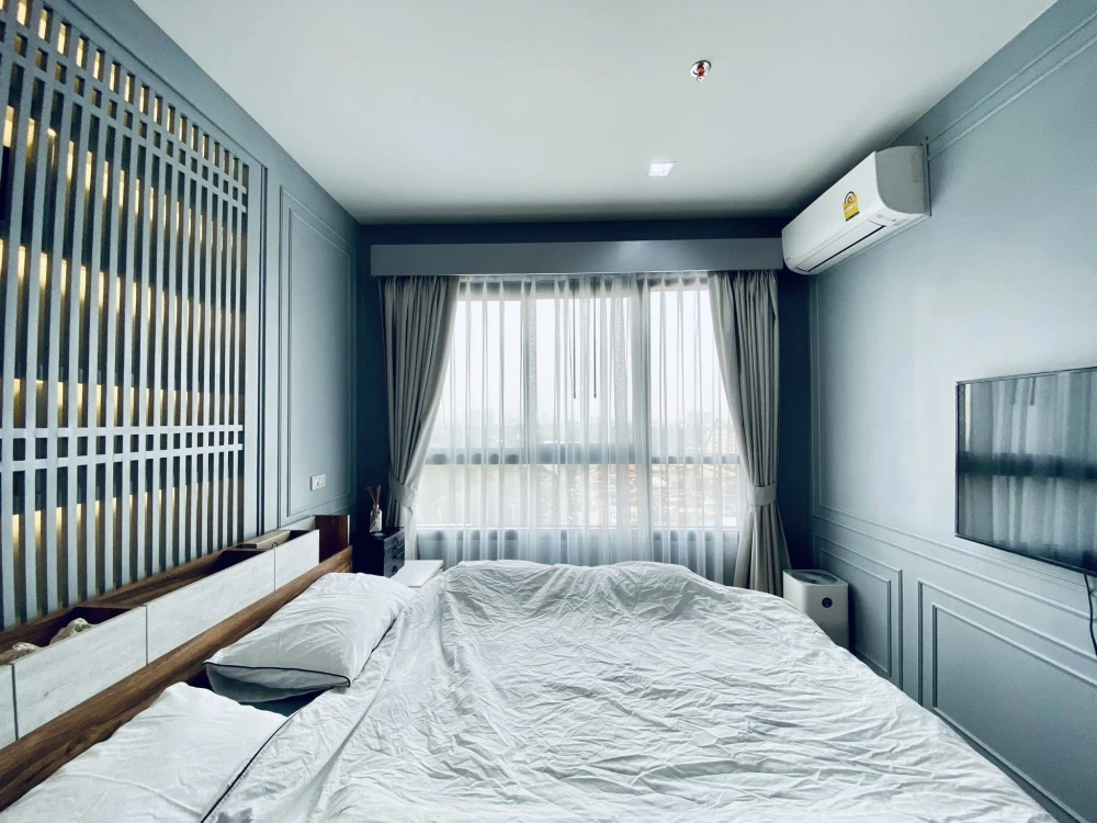 For rent: IDEO NEW RAMA9. Nicely furnished unit with high-quality built-in features. Amazing price! Book now! Don't miss out!