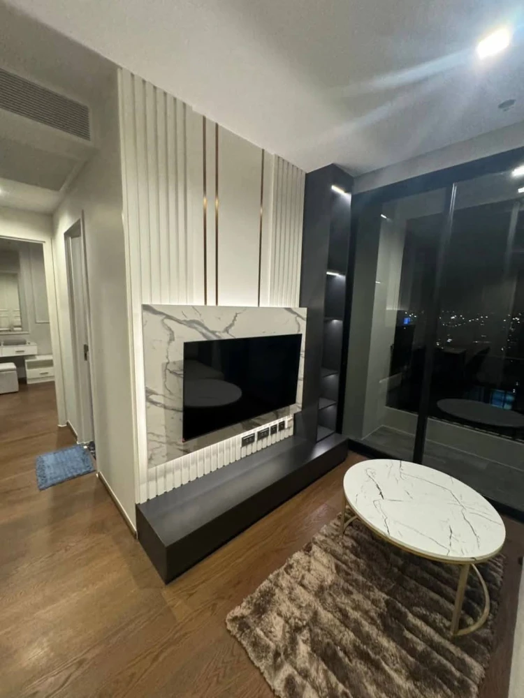 For rent IDEO Q Sukhumvit 36, decorated room, built in throughout the room, 17th floor, high view, must book now, don't wait.