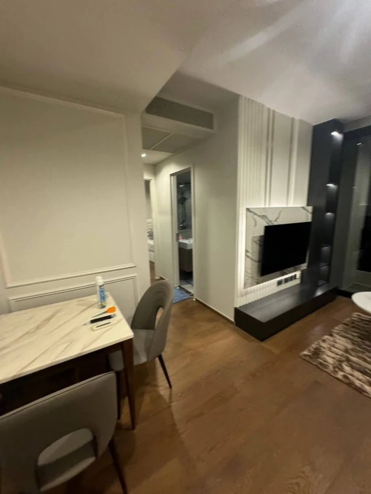 For rent IDEO Q Sukhumvit 36, decorated room, built in throughout the room, 17th floor, high view, must book now, don't wait.