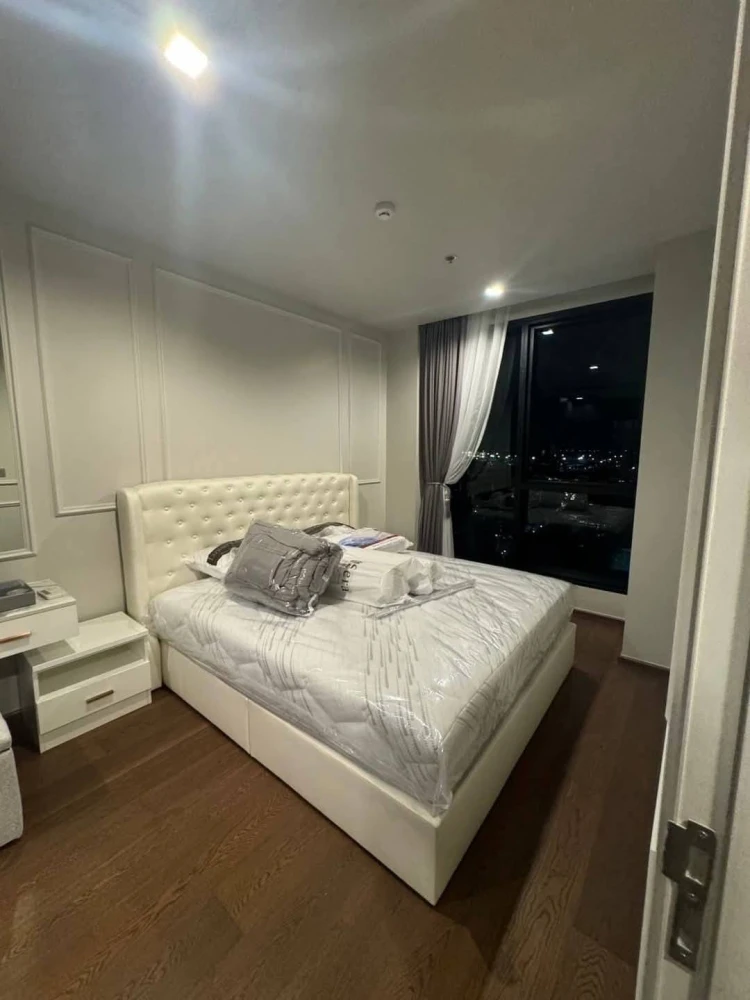 For rent IDEO Q Sukhumvit 36, decorated room, built in throughout the room, 17th floor, high view, must book now, don't wait.