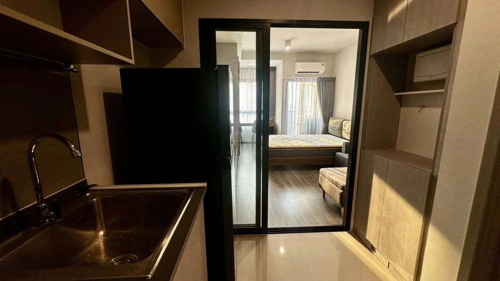 Down payment sale IDEO Ramkhamhaeng - Lam Sali Station, high floor room, good location, next to the fire escape, must reserve like this.