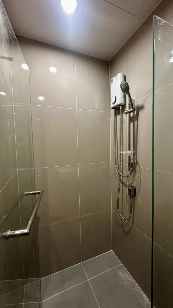 Down payment sale IDEO Ramkhamhaeng - Lam Sali Station, high floor room, good location, next to the fire escape, must reserve like this.