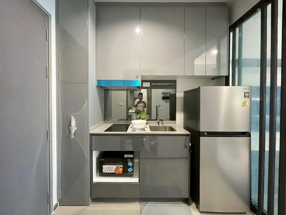FOR RENT Ideo Sukhumvit - Rama 4. Nicely decorated room with built-in furniture throughout. Just bring your suitcase and move in!