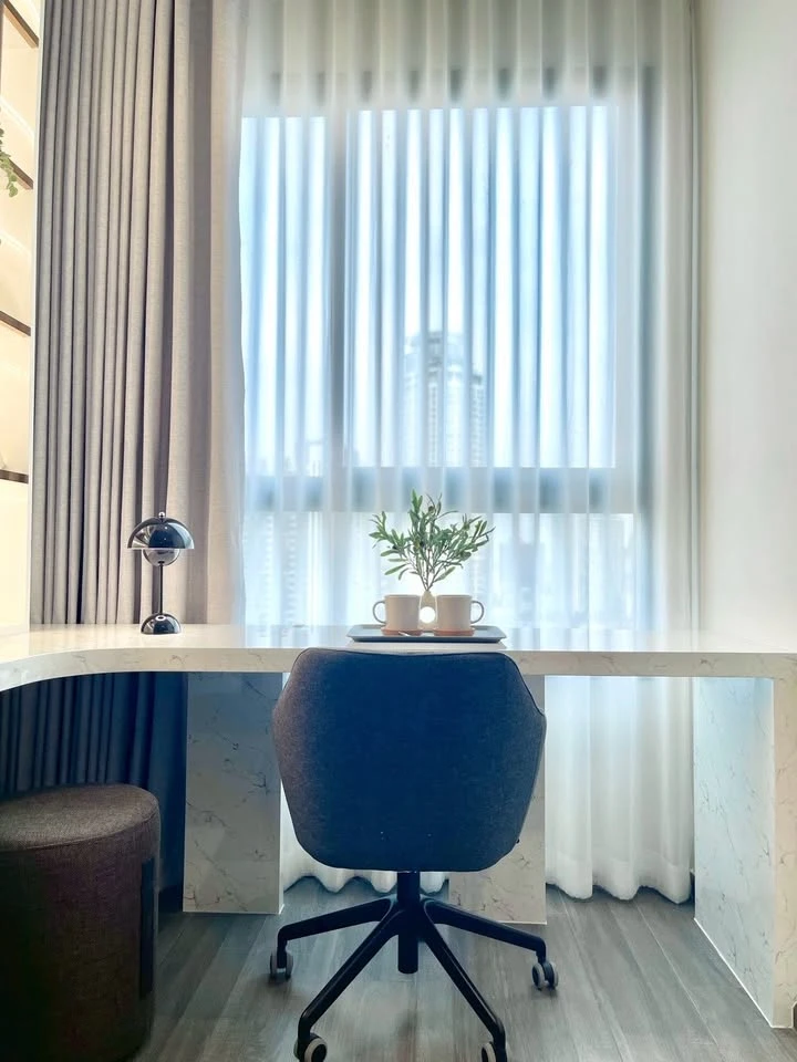 FOR RENT Ideo Sukhumvit - Rama 4. Nicely decorated room with built-in furniture throughout. Just bring your suitcase and move in!