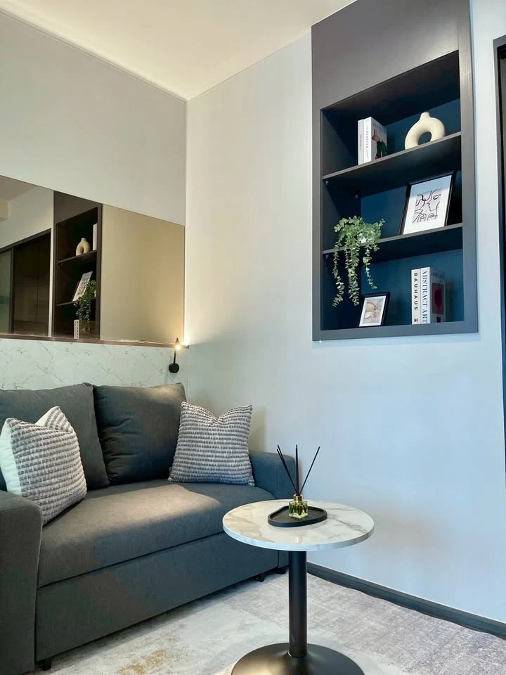 FOR RENT Ideo Sukhumvit - Rama 4. Nicely decorated room with built-in furniture throughout. Just bring your suitcase and move in!