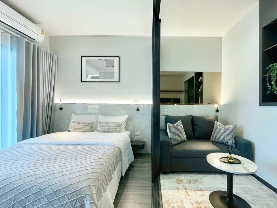 FOR RENT Ideo Sukhumvit - Rama 4. Nicely decorated room with built-in furniture throughout. Just bring your suitcase and move in!