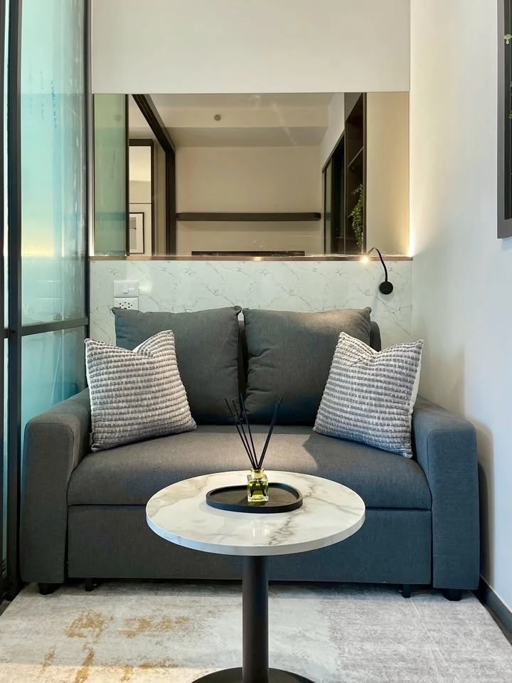 FOR RENT Ideo Sukhumvit - Rama 4. Nicely decorated room with built-in furniture throughout. Just bring your suitcase and move in!