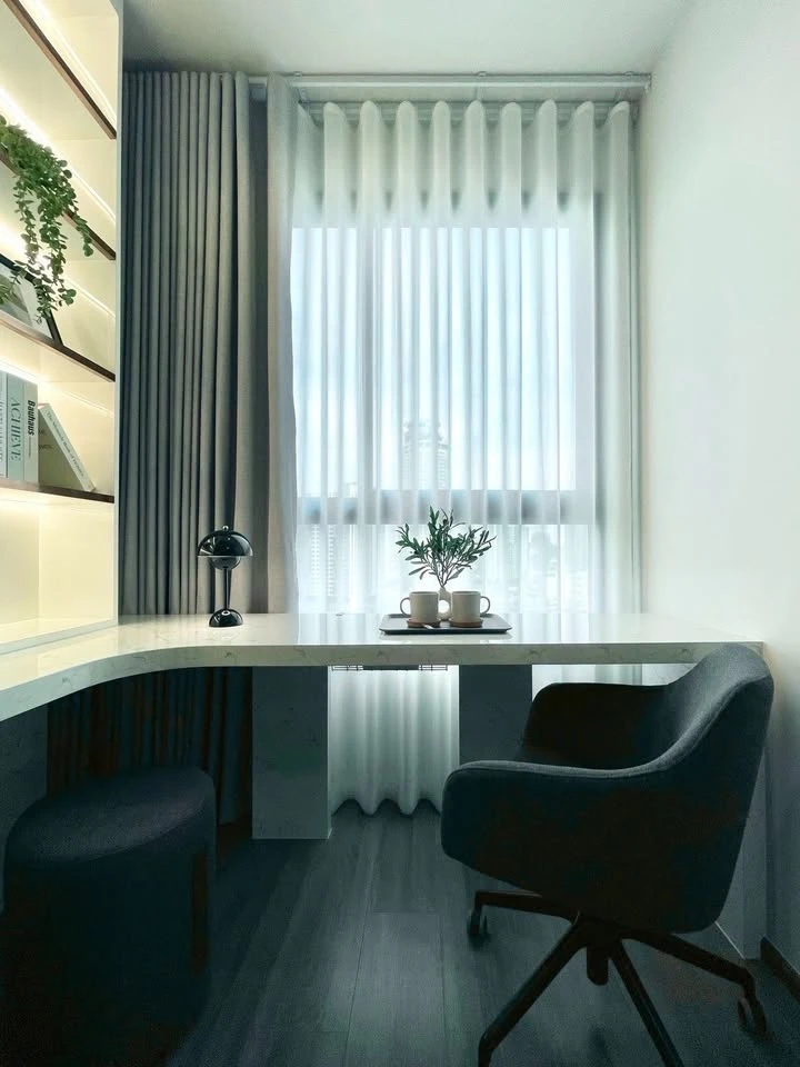 FOR RENT Ideo Sukhumvit - Rama 4. Nicely decorated room with built-in furniture throughout. Just bring your suitcase and move in!