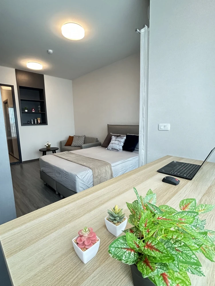 FOR RENT: IDEO Sukhumvit Rama 4. A lovely unit on the 27th floor offering high-rise views and fully equipped facilities. Book now!