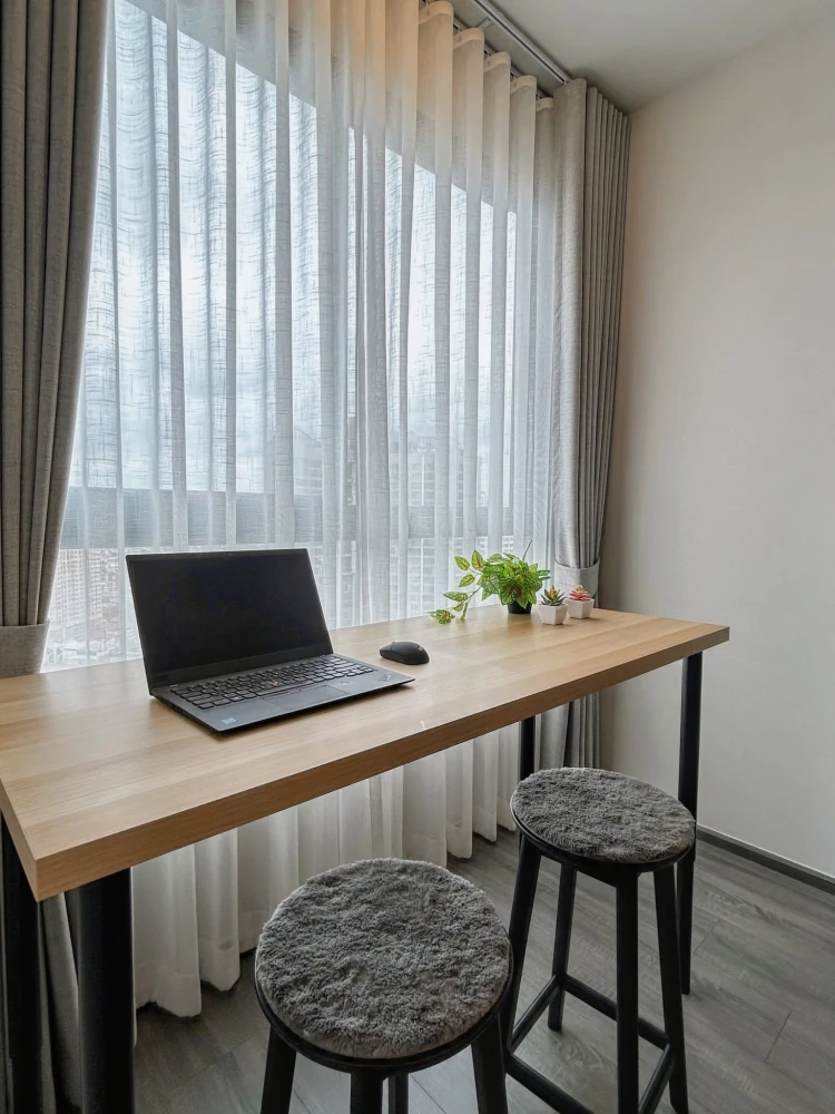 FOR RENT: IDEO Sukhumvit Rama 4. A lovely unit on the 27th floor offering high-rise views and fully equipped facilities. Book now!