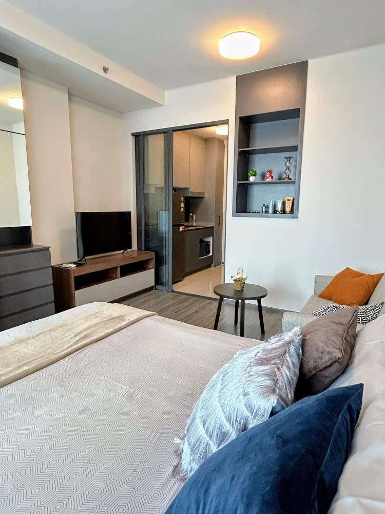 FOR RENT: IDEO Sukhumvit Rama 4. A lovely unit on the 27th floor offering high-rise views and fully equipped facilities. Book now!
