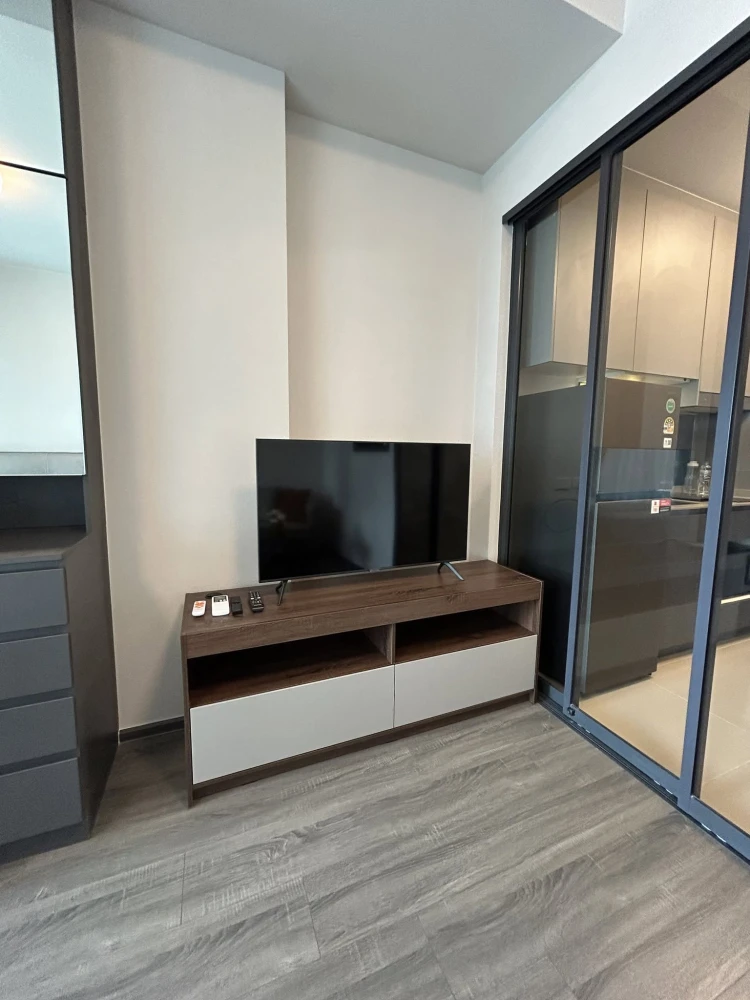 FOR RENT: IDEO Sukhumvit Rama 4. A lovely unit on the 27th floor offering high-rise views and fully equipped facilities. Book now!