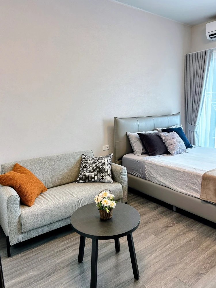 FOR RENT: IDEO Sukhumvit Rama 4. A lovely unit on the 27th floor offering high-rise views and fully equipped facilities. Book now!