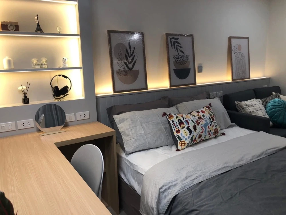For rent KAVE Town Colony, furnished room, ready to move in, facilities, hurry and book before you miss the opportunity.